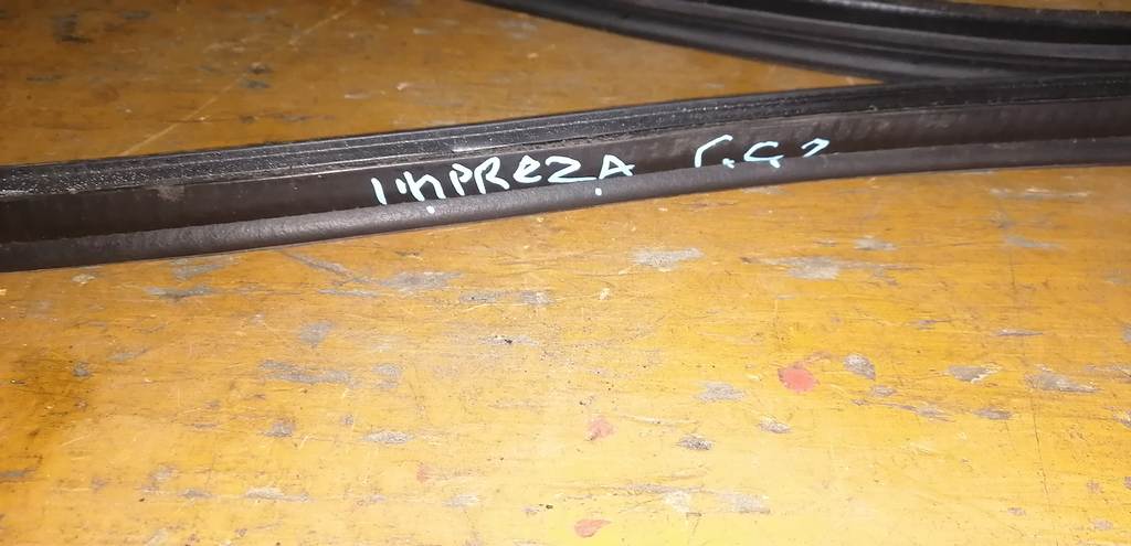 уплотнительная резинка багажника Subaru Impreza
