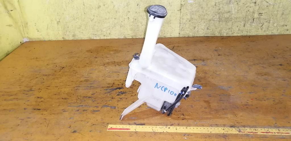 бачок омывателя Toyota Ractis