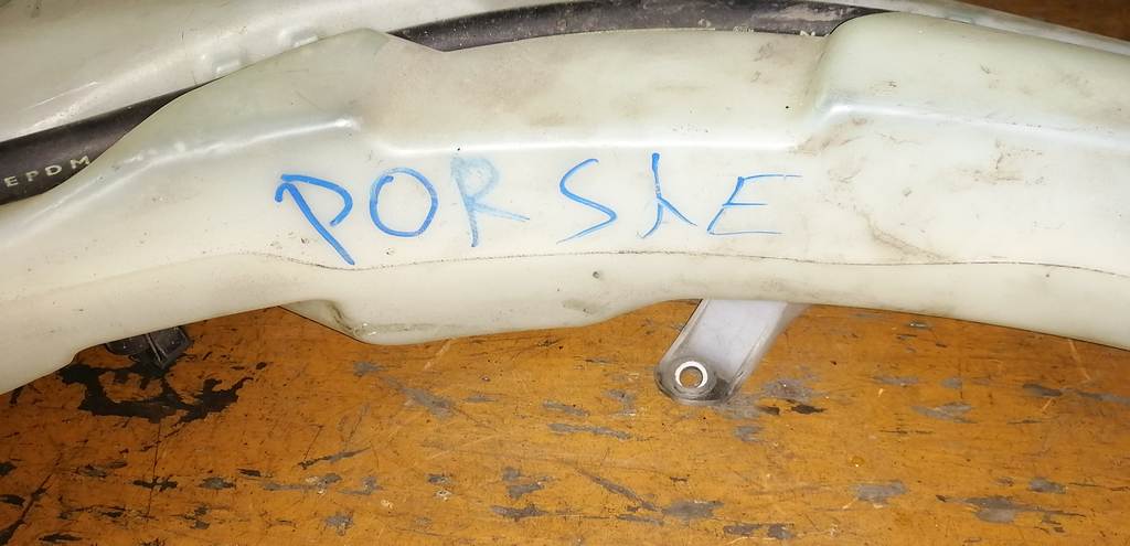 бачок омывателя Porsche Cayenne