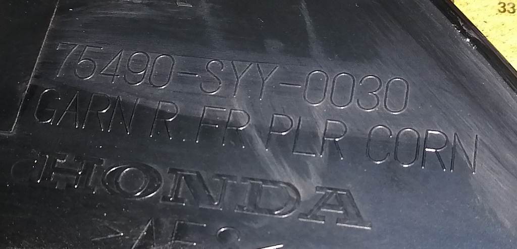 уголок крыла Honda Freed