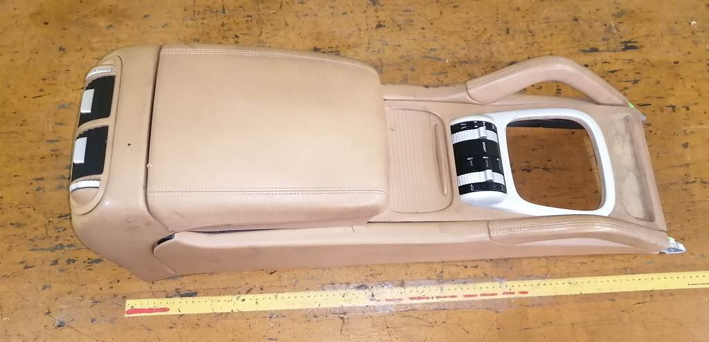 консоль между сидений Porsche Cayenne