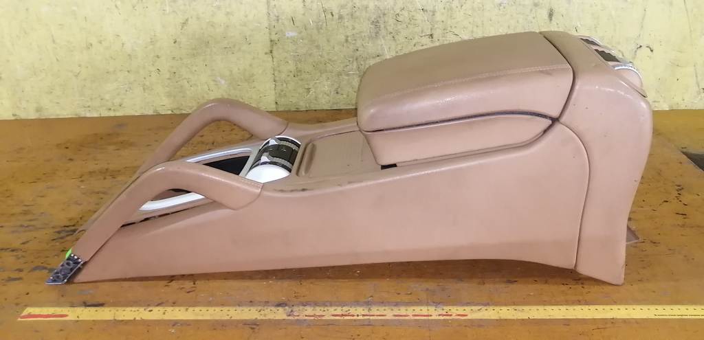 консоль между сидений Porsche Cayenne