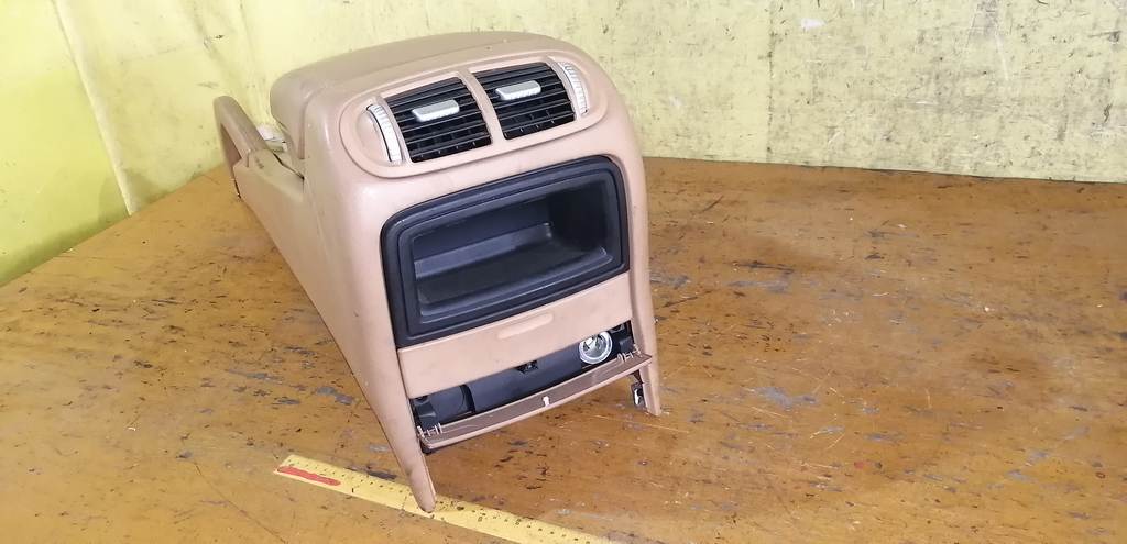 консоль между сидений Porsche Cayenne