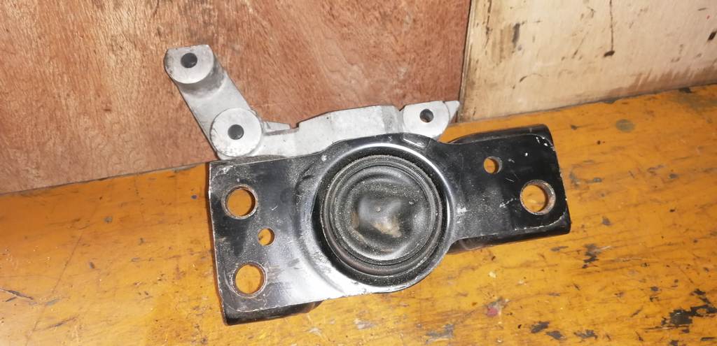 подушка двигателя Nissan Note