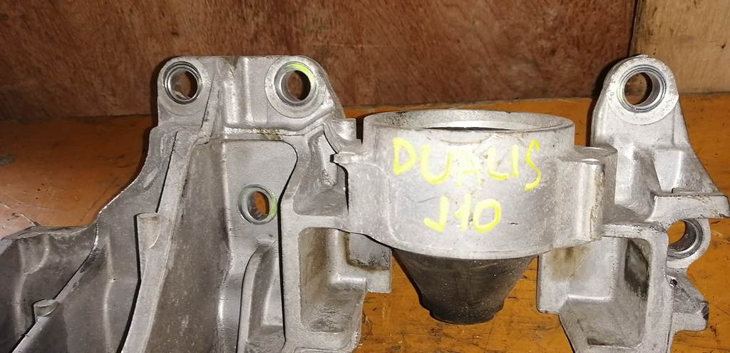 подушка двигателя Nissan Dualis