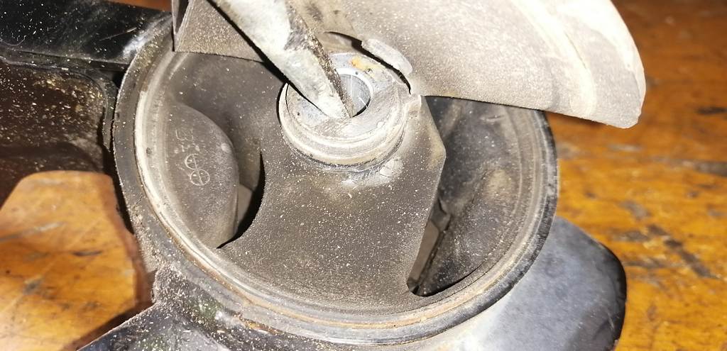 подушка двигателя Suzuki Solio