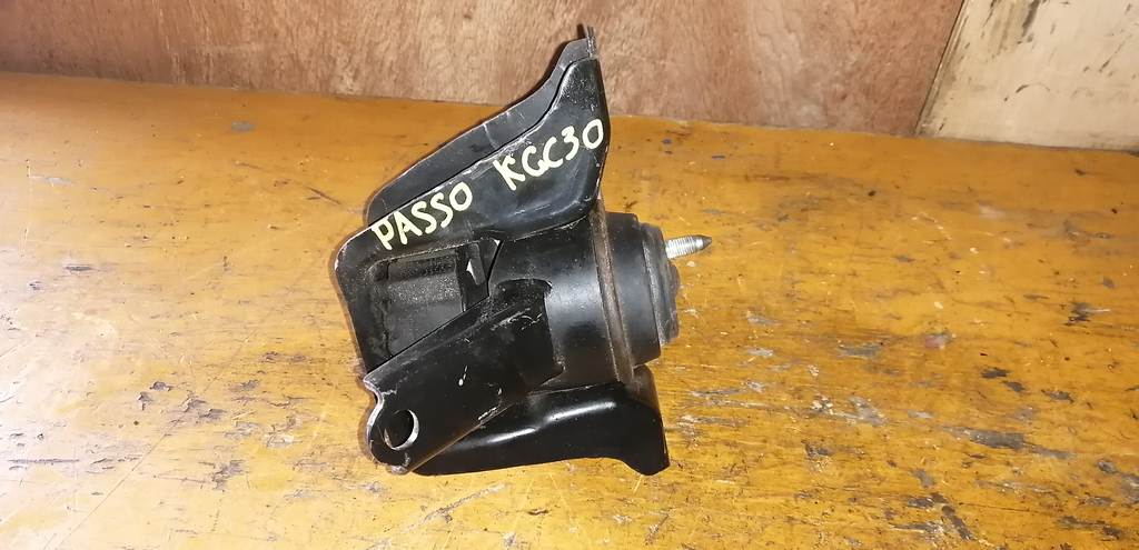 подушка двигателя Toyota Passo