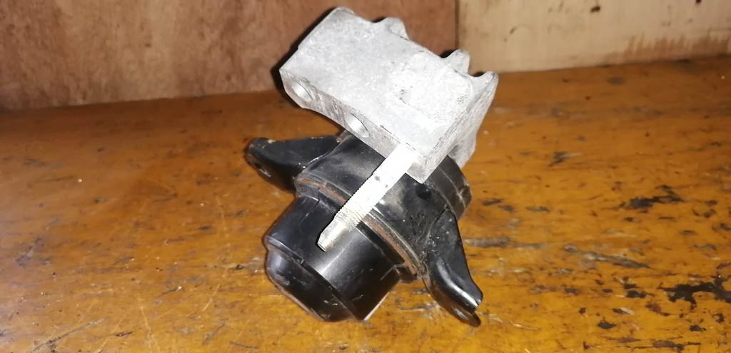 подушка двигателя Toyota Passo