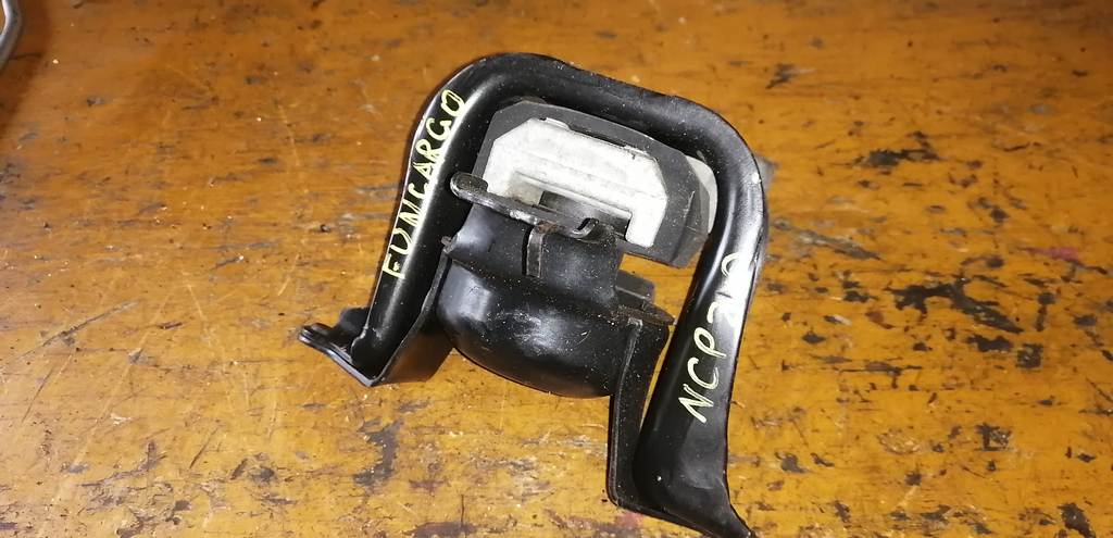 подушка двигателя Toyota Funcargo