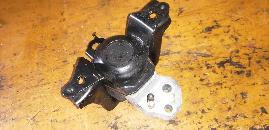 подушка двигателя Toyota Funcargo