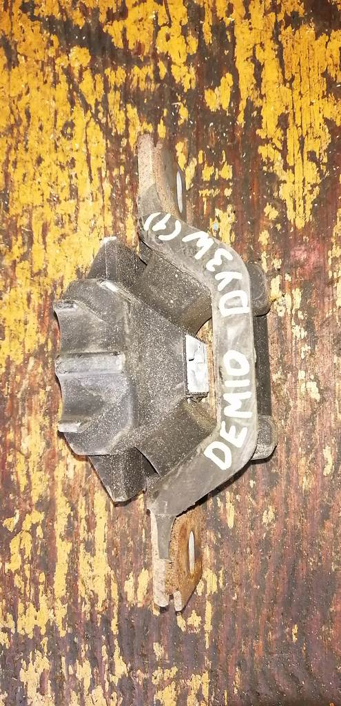 подушка двигателя Mazda Demio