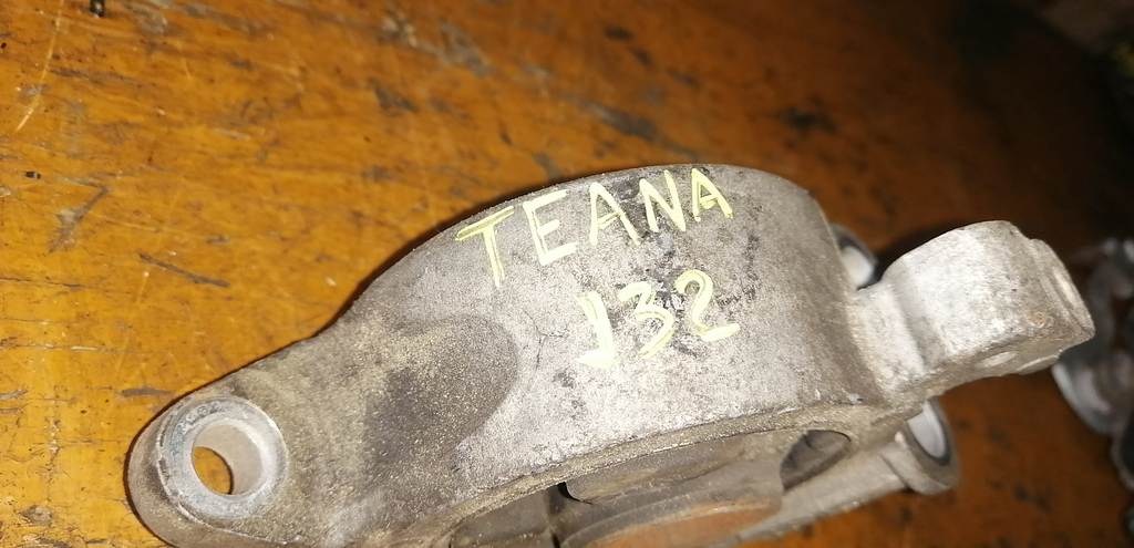 подушка двигателя Nissan Teana