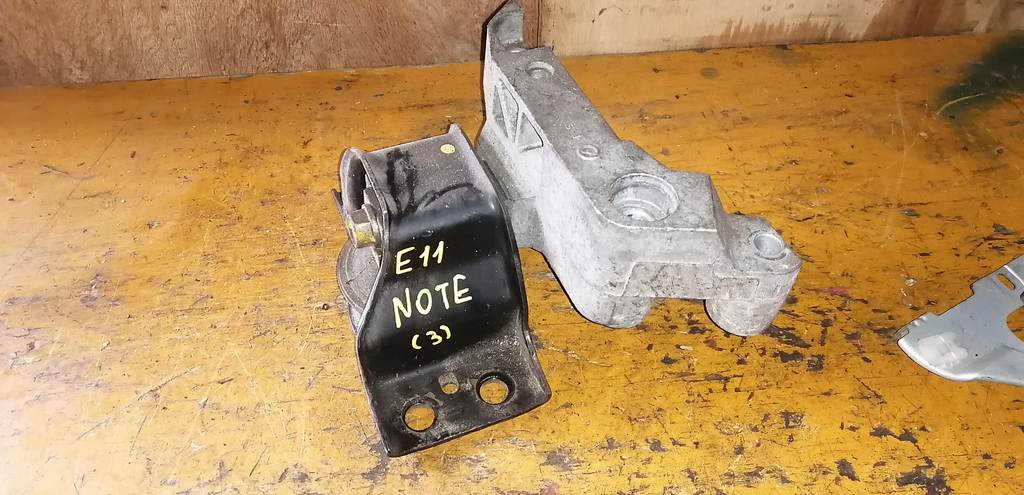 подушка двигателя Nissan Note