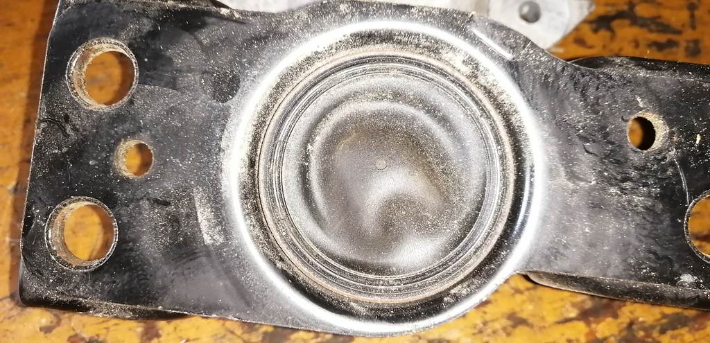 подушка двигателя Nissan Note