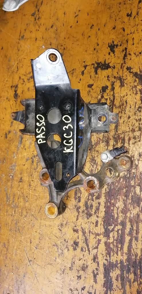 подушка двигателя Toyota Passo