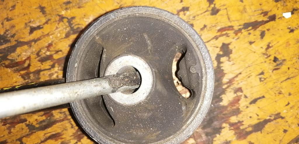 подушка двигателя Toyota Passo