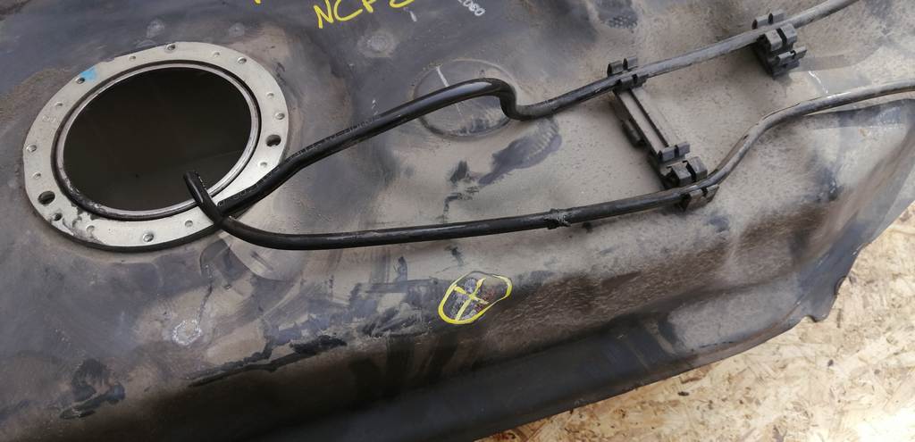 бензобак Toyota Funcargo