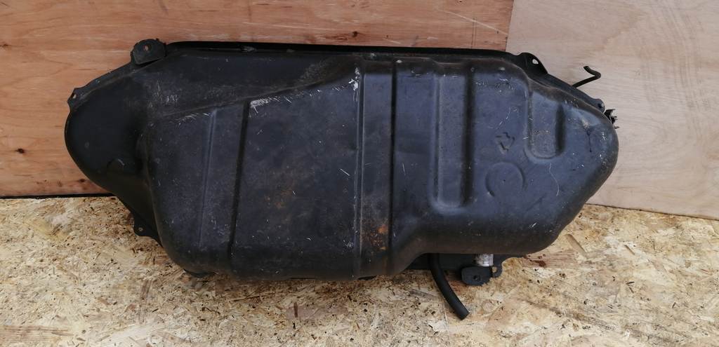 бензобак Toyota Funcargo