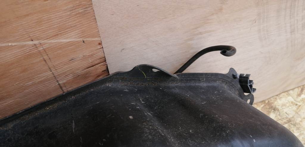 бензобак Toyota Funcargo