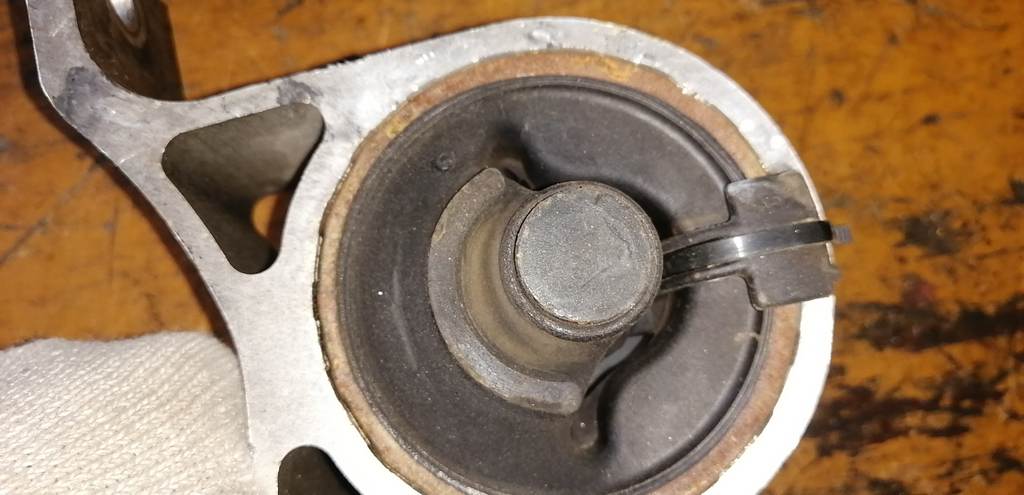 подушка двигателя Nissan Teana