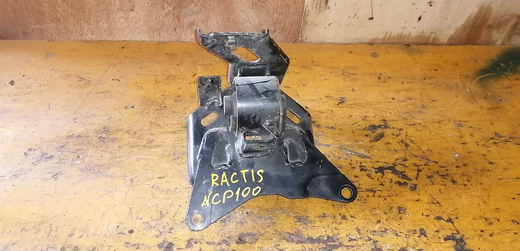 подушка двигателя Toyota Ractis