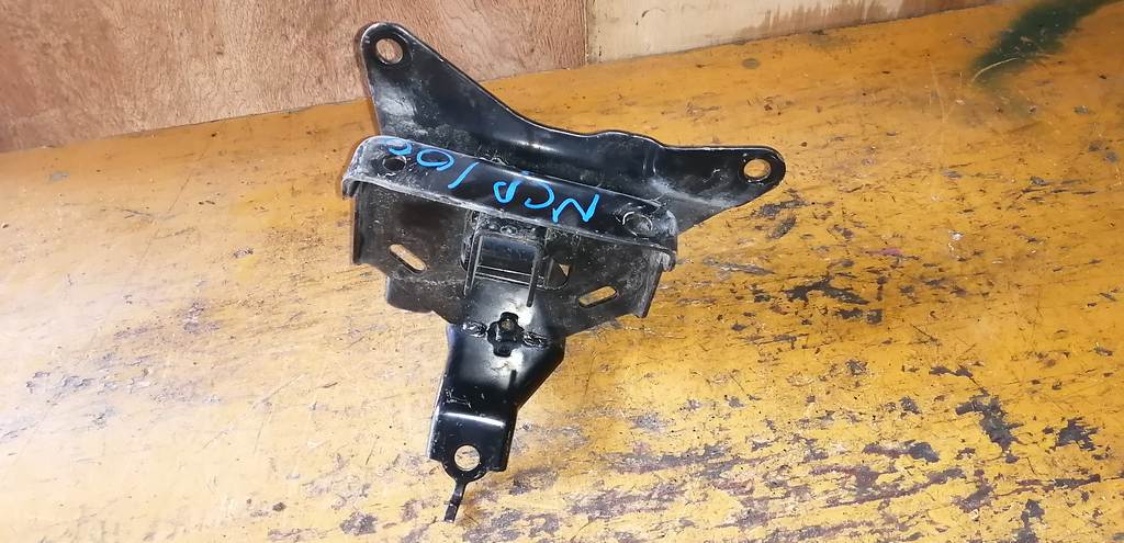 подушка двигателя Toyota Ractis