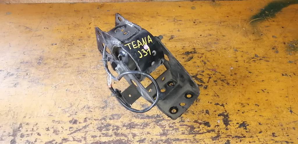 подушка двигателя Nissan Teana