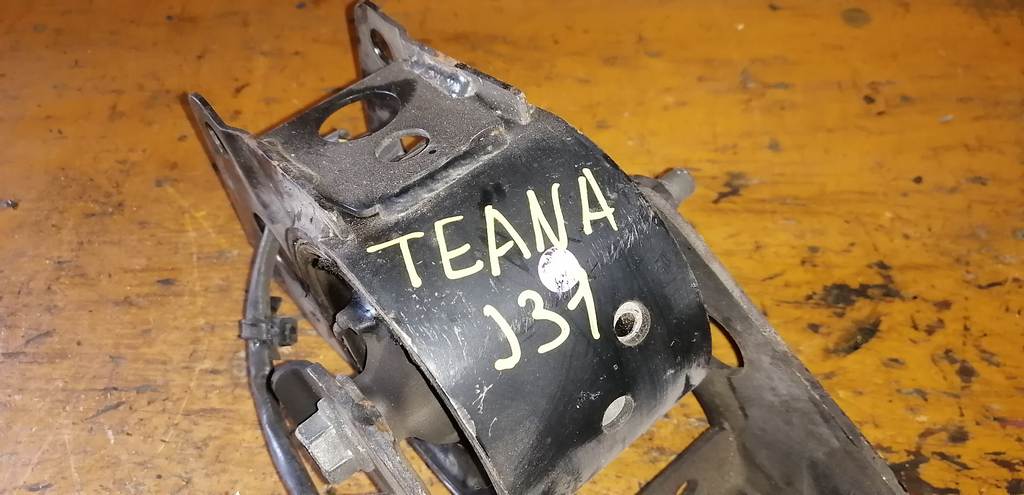 подушка двигателя Nissan Teana