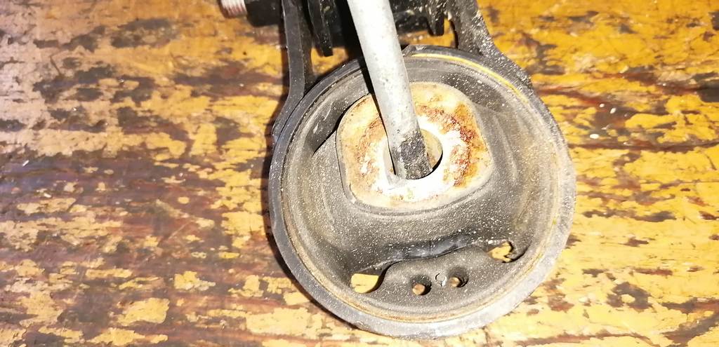 подушка двигателя Toyota Ractis