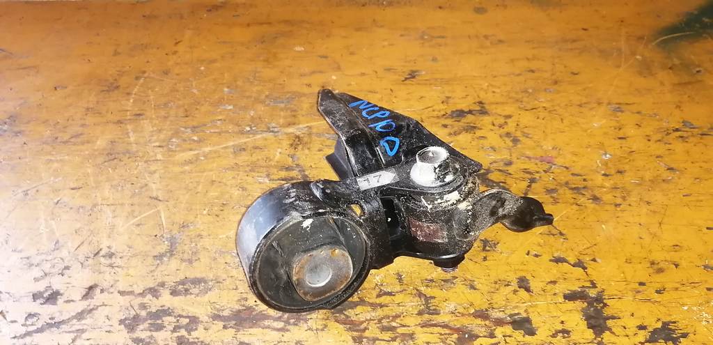 подушка двигателя Toyota Ractis