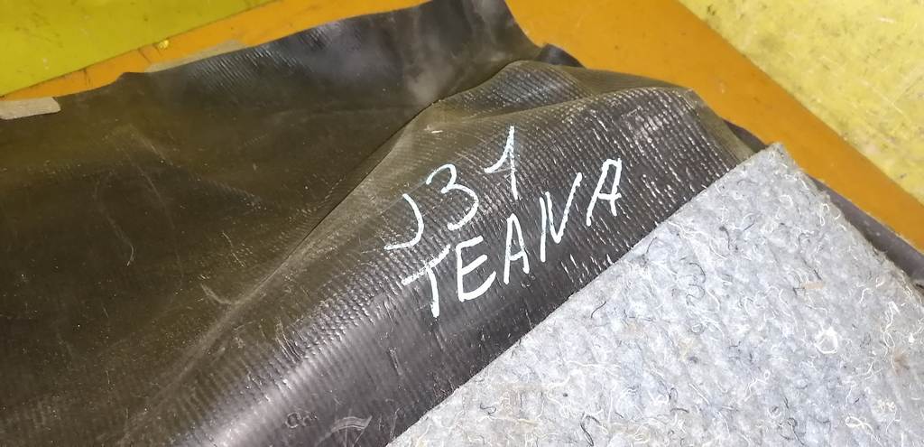 обшивка пола Nissan Teana
