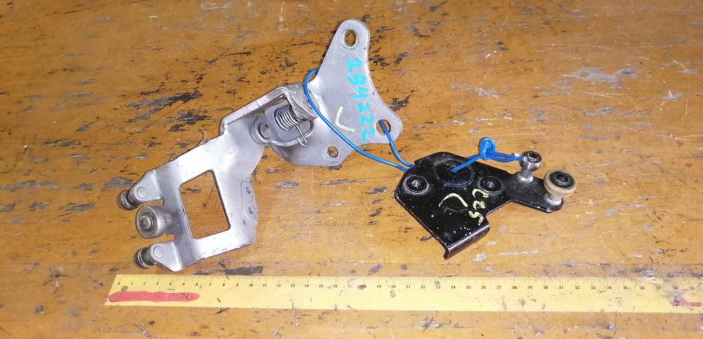 ролик дверной Nissan Serena