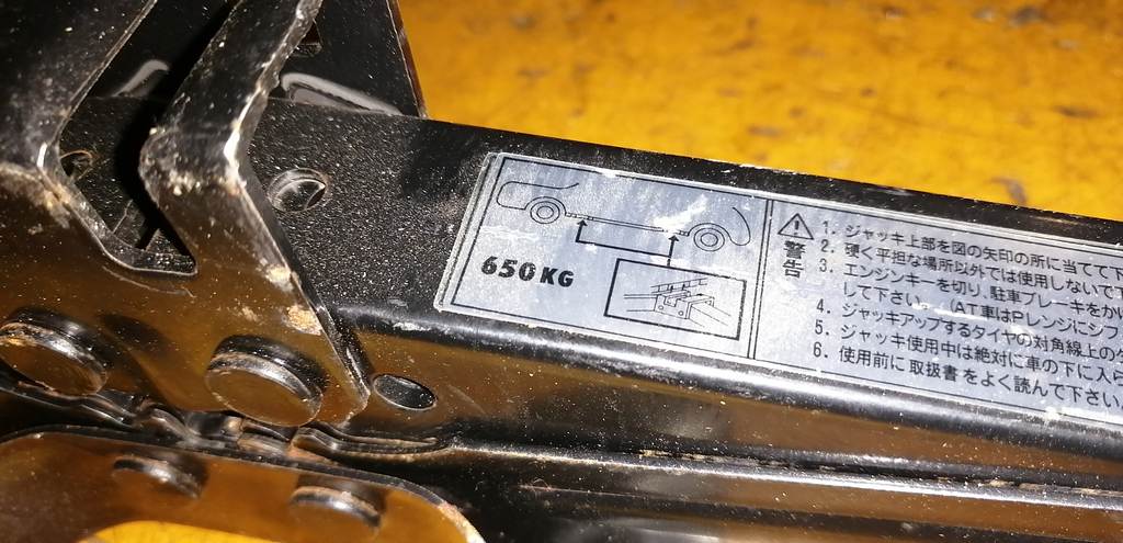 домкрат Mazda Demio