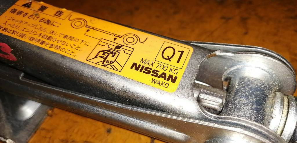 домкрат Nissan March