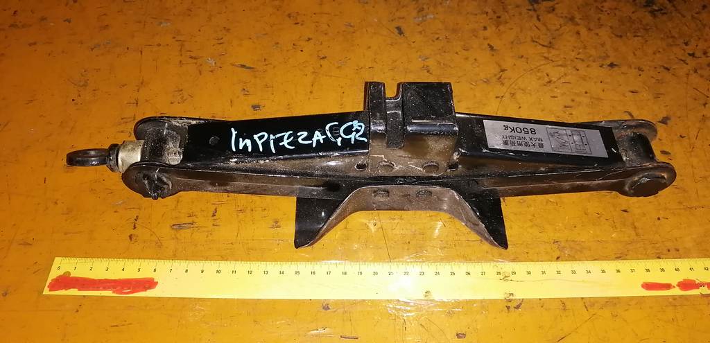 домкрат Subaru Impreza
