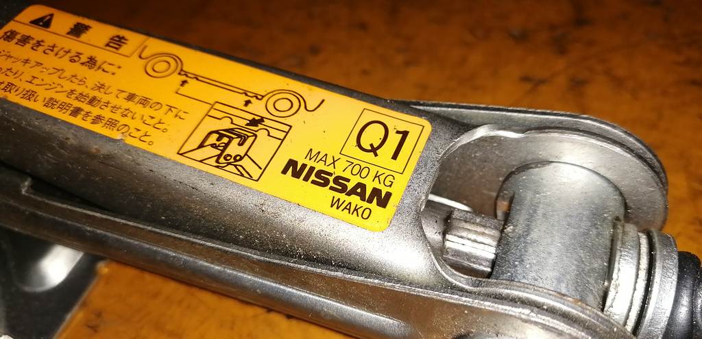 домкрат Nissan March