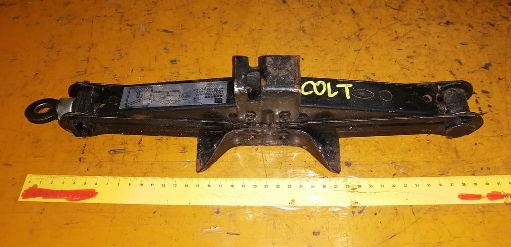 домкрат Mitsubishi Colt