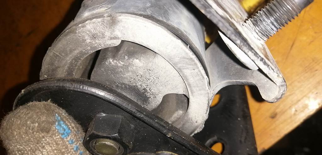 подушка двигателя Subaru Impreza