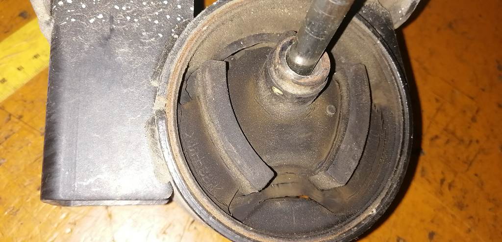 подушка двигателя Nissan Sunny