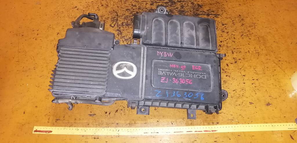 блок управления двс Mazda Demio