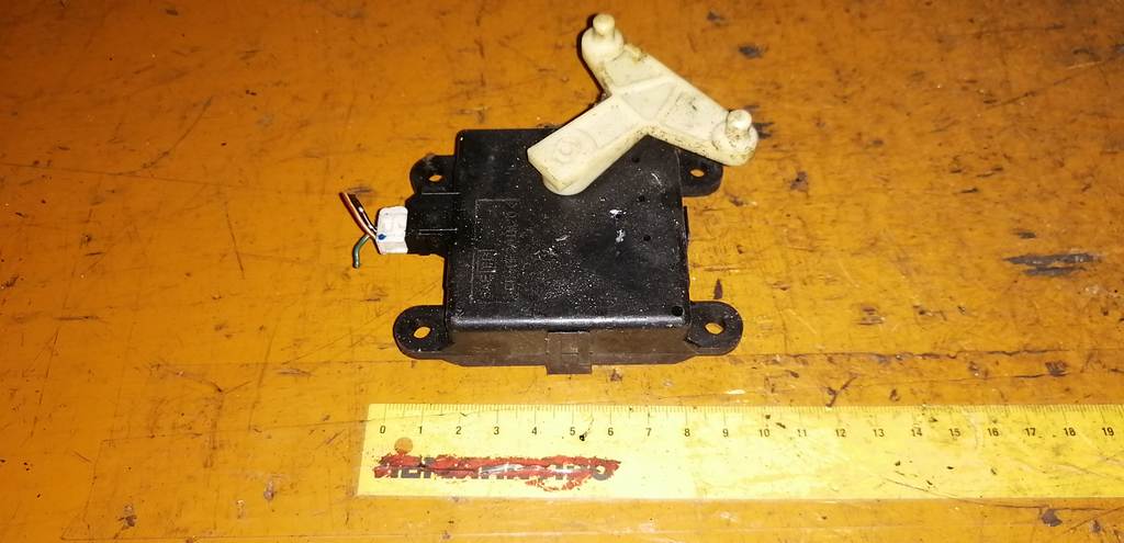 сервопривод заслонок печки Nissan Sunny