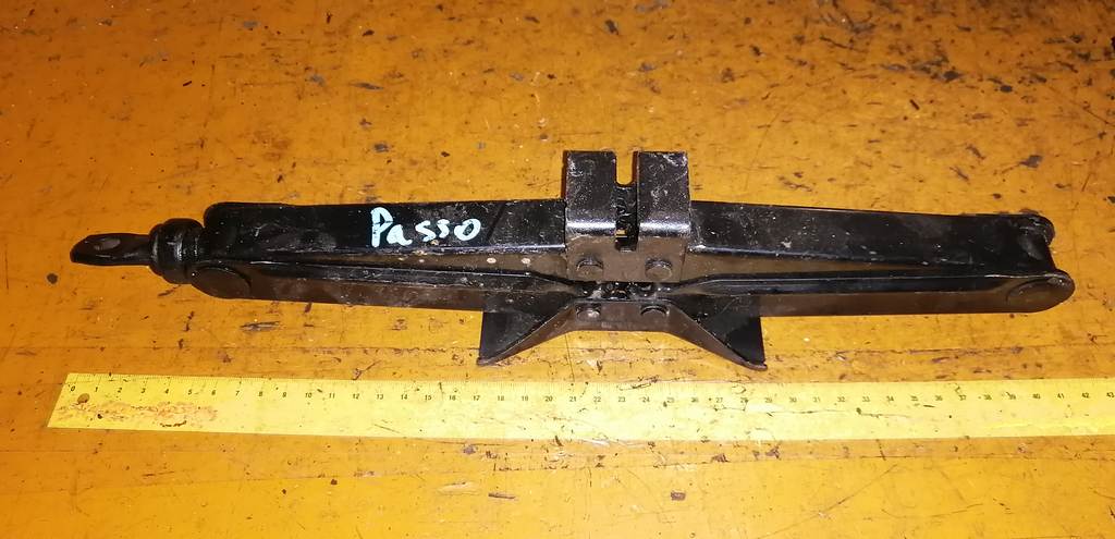 домкрат Toyota Passo