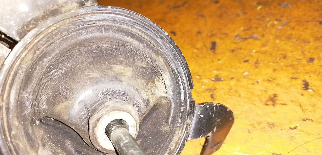 подушка двигателя Nissan Serena