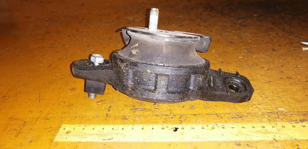 подушка двигателя Subaru Impreza