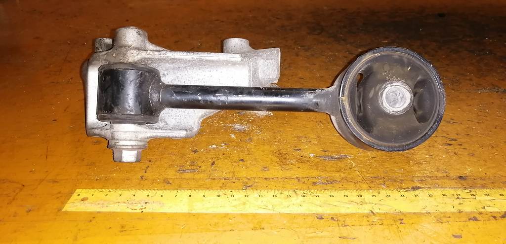 подушка двигателя Toyota Passo