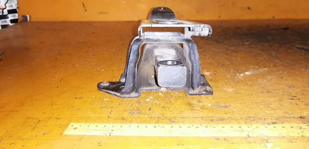 подушка двигателя Toyota Passo
