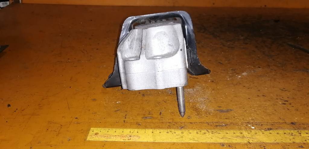 подушка двигателя Toyota Passo