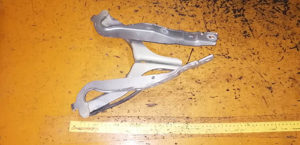 петля капота Peugeot 308