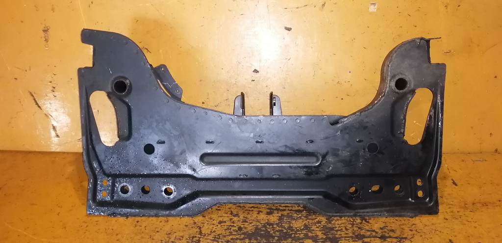 балка Mazda Demio