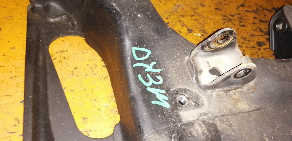 балка Mazda Demio